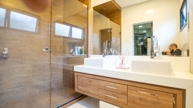 Casa 3 Quartos com Pé-Direito Duplo e Área Gourmet em Terreno de 406m² - Foto