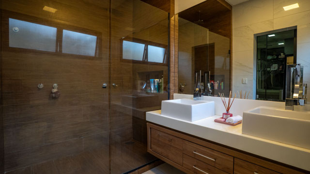 Casa 3 Quartos com Pé-Direito Duplo e Área Gourmet em Terreno de 406m² - Foto