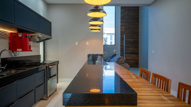 Casa 3 Quartos com Pé-Direito Duplo e Área Gourmet em Terreno de 406m² - Foto