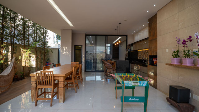 Casa 3 Quartos com Pé-Direito Duplo e Área Gourmet em Terreno de 406m² - Foto