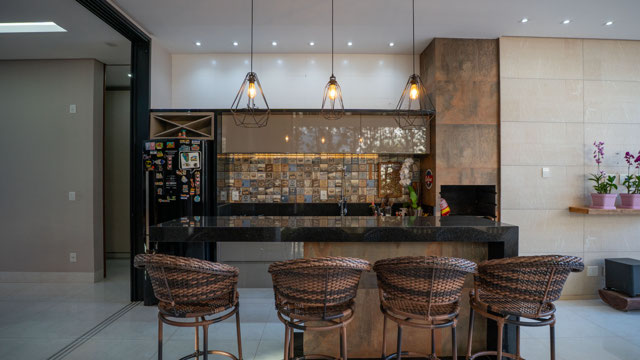 Casa 3 Quartos com Pé-Direito Duplo e Área Gourmet em Terreno de 406m² - Foto