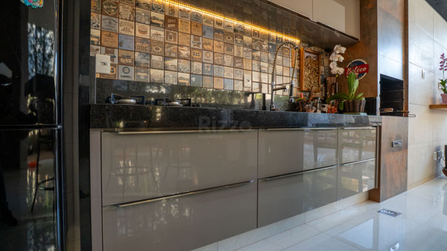 Casa 3 Quartos com Pé-Direito Duplo e Área Gourmet em Terreno de 406m² - Foto