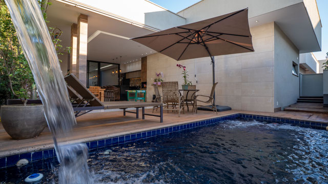 Casa 3 Quartos com Pé-Direito Duplo e Área Gourmet em Terreno de 406m² - Revenda