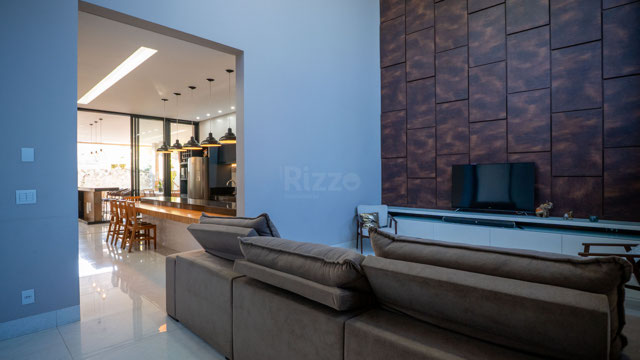 Casa 3 Quartos com Pé-Direito Duplo e Área Gourmet em Terreno de 406m² - Foto