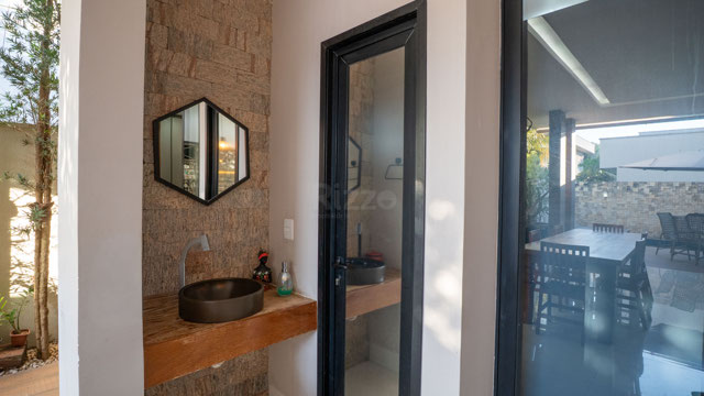 Casa 3 Quartos com Pé-Direito Duplo e Área Gourmet em Terreno de 406m² - Foto