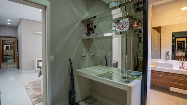 Casa 3 Quartos com Pé-Direito Duplo e Área Gourmet em Terreno de 406m² - Foto