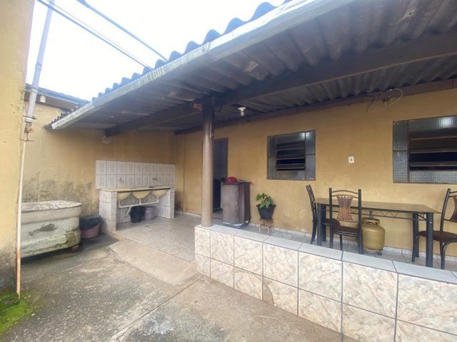 Duas residências no mesmo lote, em localização estratégica no Jardim América em Goiânia - Revenda