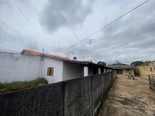 Duas residências no mesmo lote, em localização estratégica no Jardim América em Goiânia - Foto