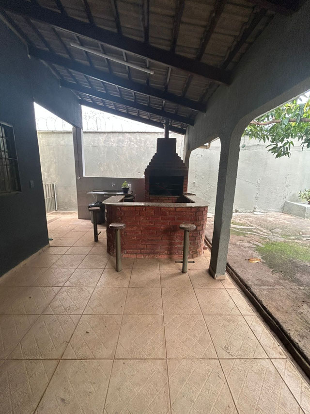 SOBRADO AMPLO COM PONTO COMERCIAL GERANDO RENDA NO PARQUE OESTE INDUSTRIAL - Foto