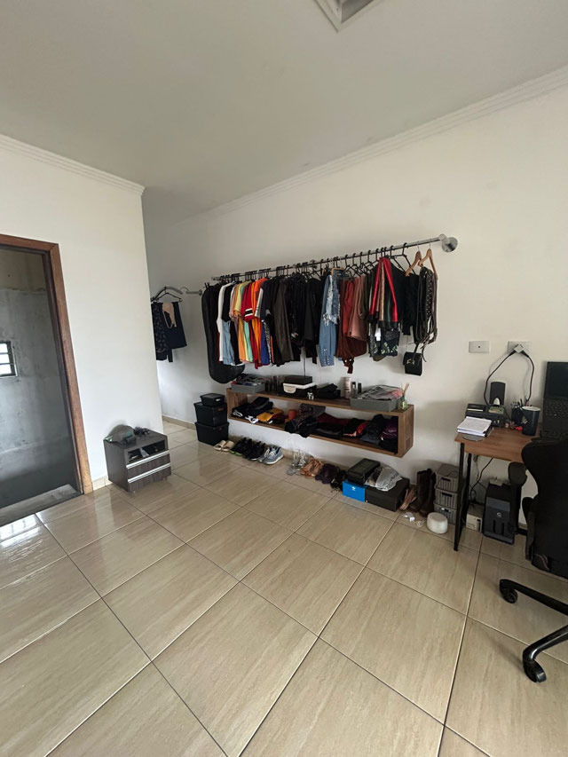 SOBRADO AMPLO COM PONTO COMERCIAL GERANDO RENDA NO PARQUE OESTE INDUSTRIAL - Foto