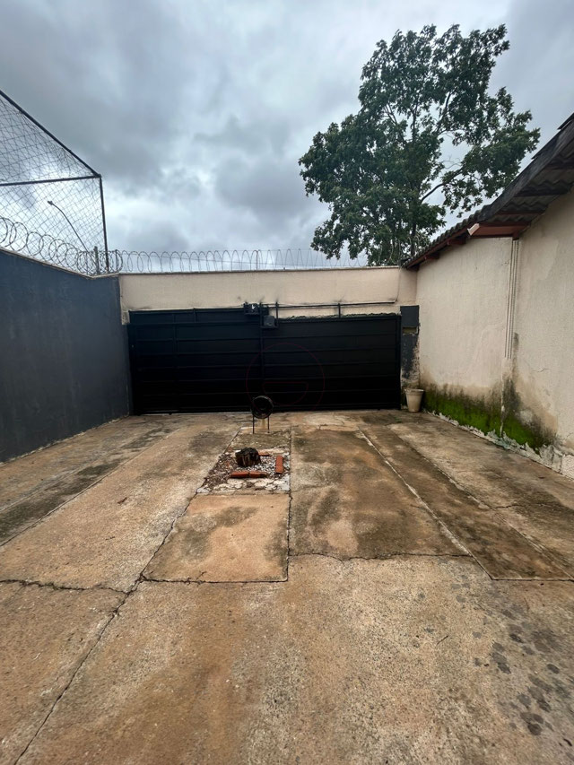 SOBRADO AMPLO COM PONTO COMERCIAL GERANDO RENDA NO PARQUE OESTE INDUSTRIAL - Foto