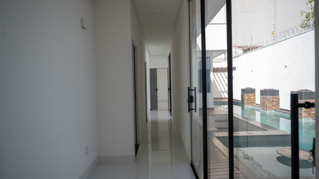 Casa Térrea no Faiçalville com 4 Suítes e Pé-Direito Duplo - Foto
