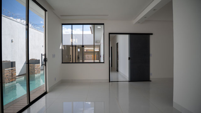 Casa Térrea no Faiçalville com 4 Suítes e Pé-Direito Duplo - Foto