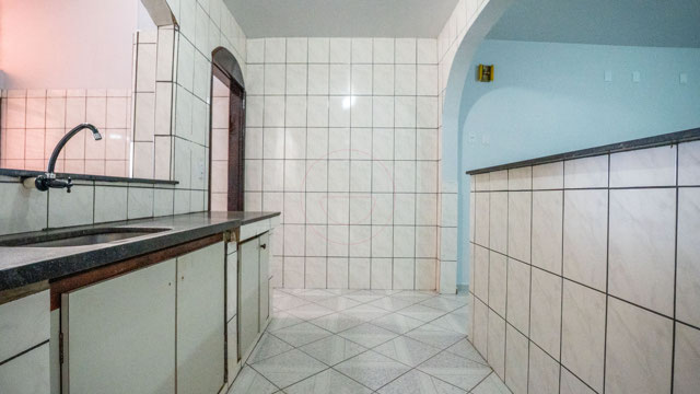 Casa no Setor Sudoeste com 7 Quartos e Potencial de Renda - Foto