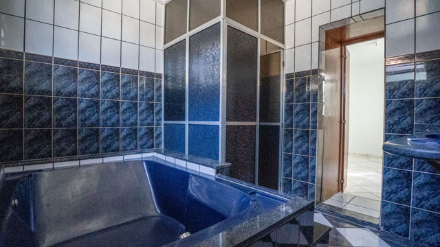 Casa no Setor Sudoeste com 7 Quartos e Potencial de Renda - Foto
