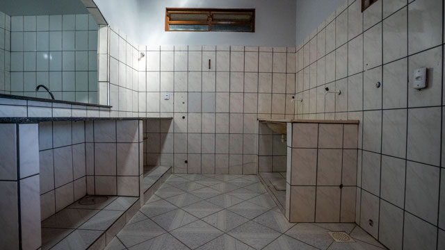 Casa no Setor Sudoeste com 7 Quartos e Potencial de Renda - Foto
