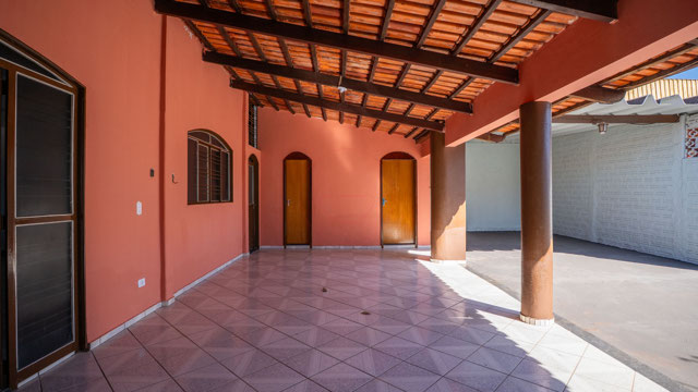 Casa no Setor Sudoeste com 7 Quartos e Potencial de Renda - Foto
