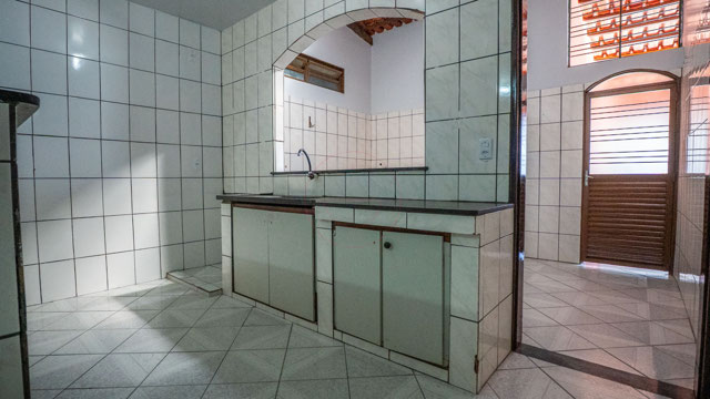 Casa no Setor Sudoeste com 7 Quartos e Potencial de Renda - Foto