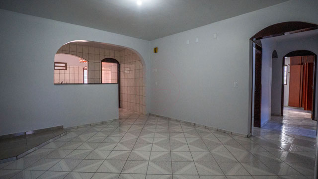 Casa no Setor Sudoeste com 7 Quartos e Potencial de Renda - Foto