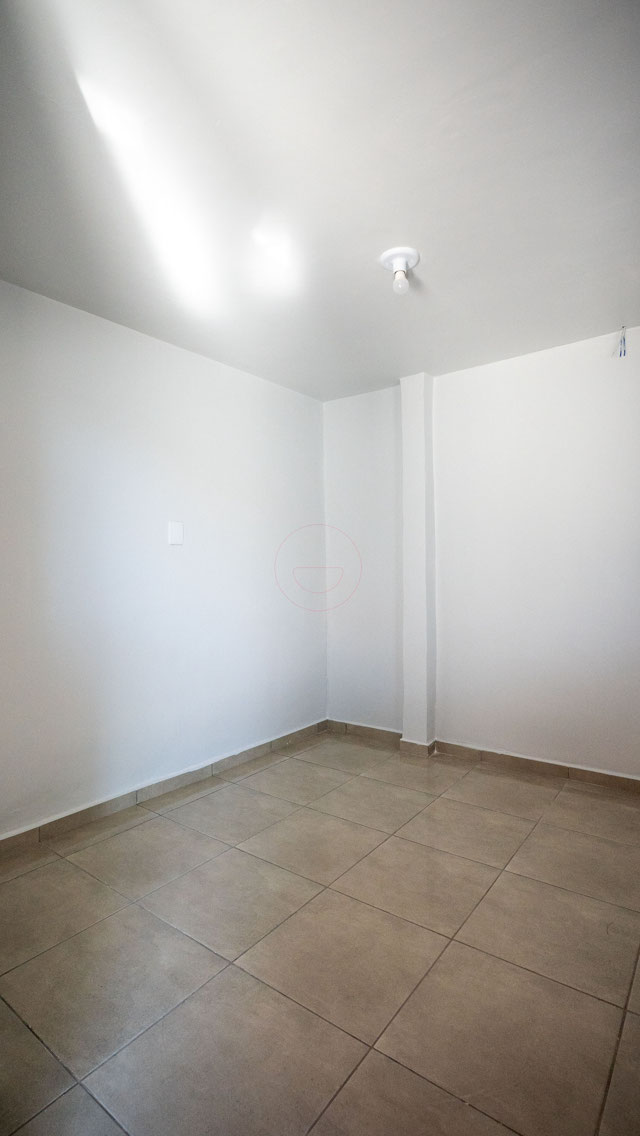 Casa no Setor Sudoeste com 7 Quartos e Potencial de Renda - Foto