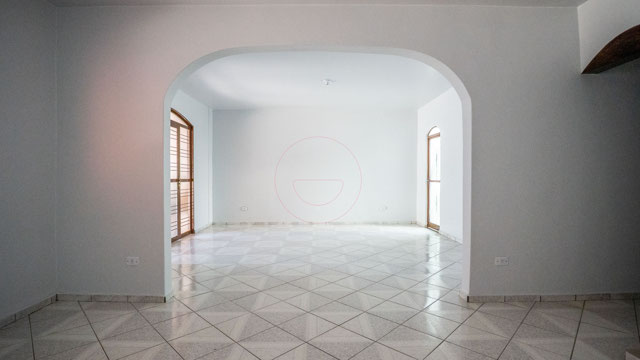 Casa no Setor Sudoeste com 7 Quartos e Potencial de Renda - Foto