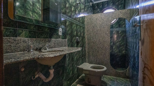 Casa no Setor Sudoeste com 7 Quartos e Potencial de Renda - Foto