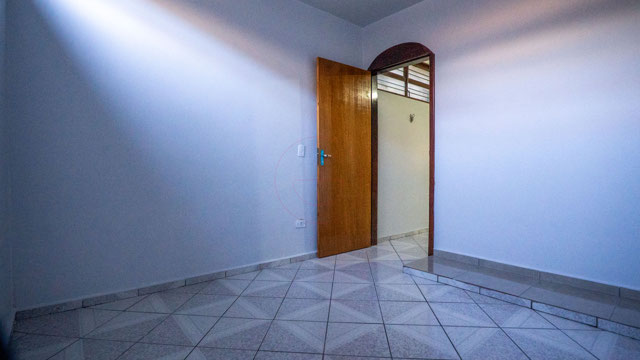 Casa no Setor Sudoeste com 7 Quartos e Potencial de Renda - Foto