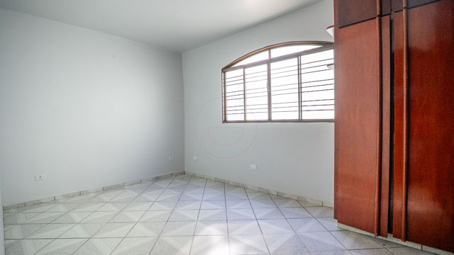 Casa no Setor Sudoeste com 7 Quartos e Potencial de Renda - Foto