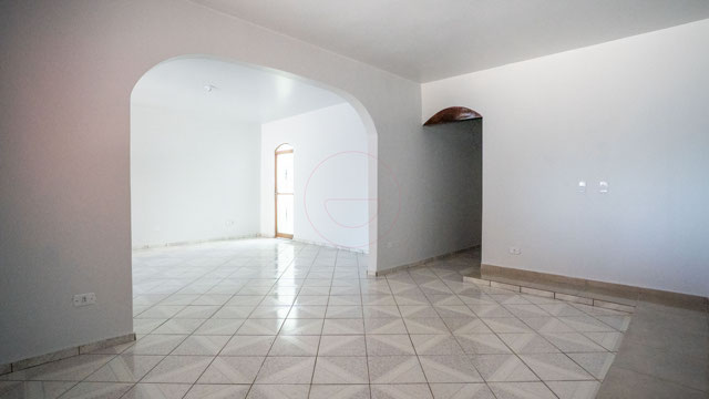 Casa no Setor Sudoeste com 7 Quartos e Potencial de Renda - Foto