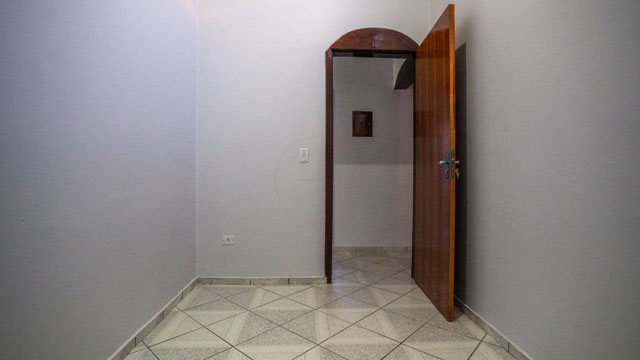 Casa no Setor Sudoeste com 7 Quartos e Potencial de Renda - Foto