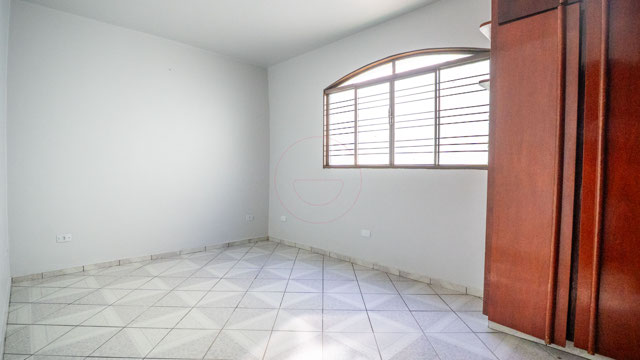 Casa no Setor Sudoeste com 7 Quartos e Potencial de Renda - Foto