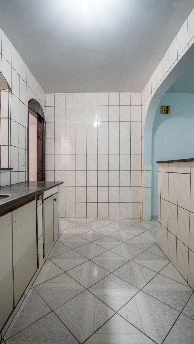 Casa no Setor Sudoeste com 7 Quartos e Potencial de Renda - Foto