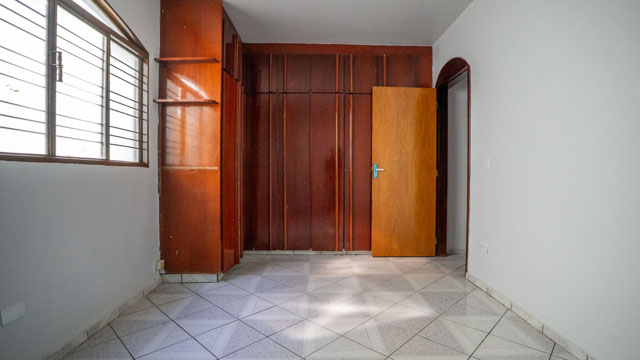 Casa no Setor Sudoeste com 7 Quartos e Potencial de Renda - Foto