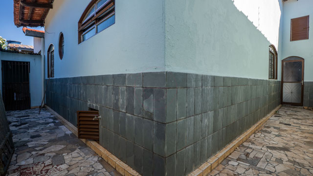 Casa no Setor Sudoeste com 7 Quartos e Potencial de Renda - Foto