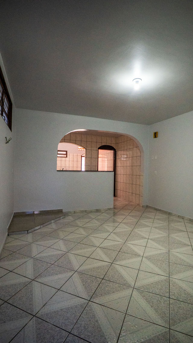 Casa no Setor Sudoeste com 7 Quartos e Potencial de Renda - Foto