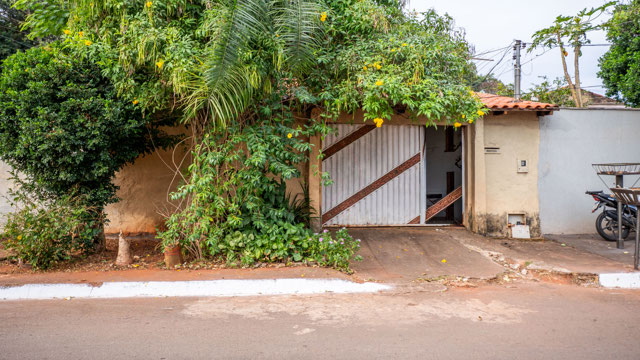 CASA NO SETOR NOSSA MORADA COM 03 QUARTOS, SUÍTE E AMPLA GARAGEM - Foto