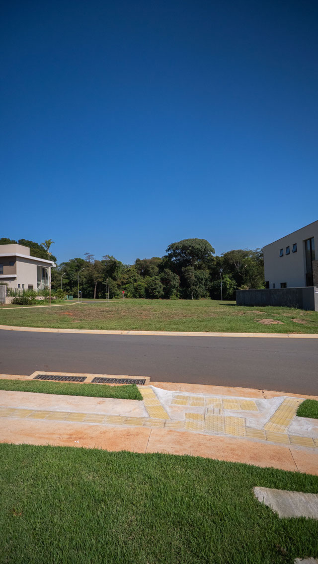 Lote de Esquina Privilegiado no Jardins França. - Foto