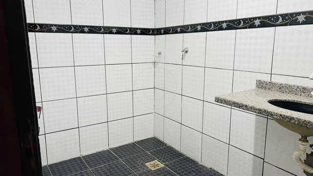 Garagem Coberta para 4 Carros e 2 Suítes no Setor São José - Foto