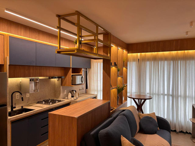 Apartamento 2 quartos com suíte e vaga de garagem totalmente mobiliado. - Foto