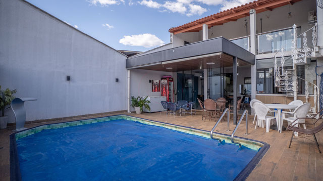 Sobrado reformado à venda no Jardim Europa | Piscina aquecida, energia solar e lazer completo - Foto
