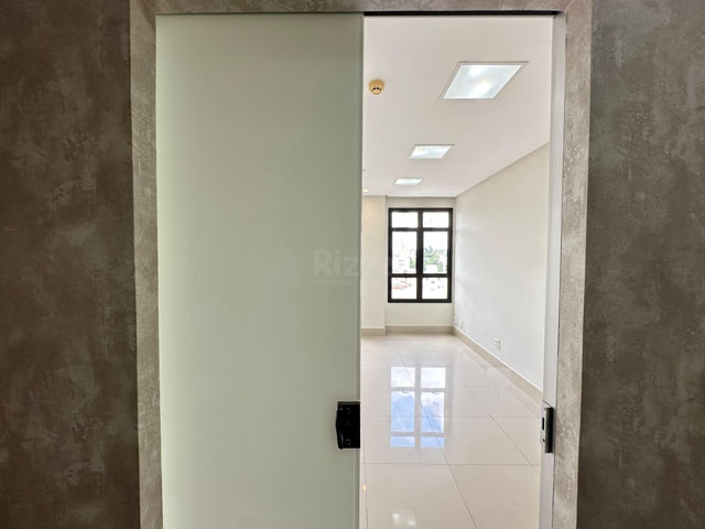 Sala comercial 32 m² no Jardim Goiás com vaga e vista para Flamboyant - Foto