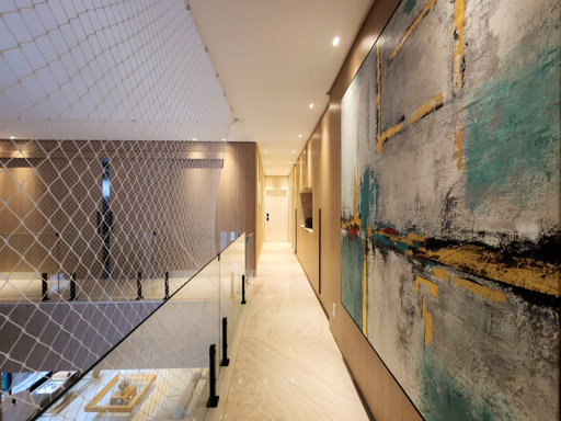 Este sobrado oferece um padrão de acabamento de altíssimo nível, ideal para quem busca o máximo em conforto e luxo. - Foto