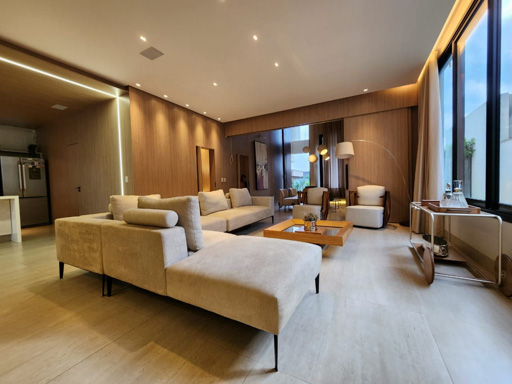Este sobrado oferece um padrão de acabamento de altíssimo nível, ideal para quem busca o máximo em conforto e luxo. - Foto