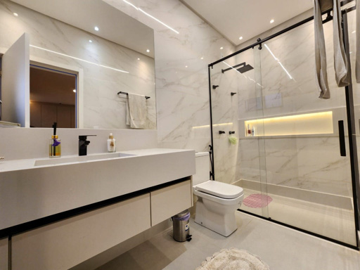 Este sobrado oferece um padrão de acabamento de altíssimo nível, ideal para quem busca o máximo em conforto e luxo. - Foto