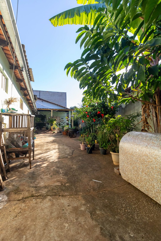 Casa 3 quartos Jardim Balneário Meia Ponte com loja frontal - Foto