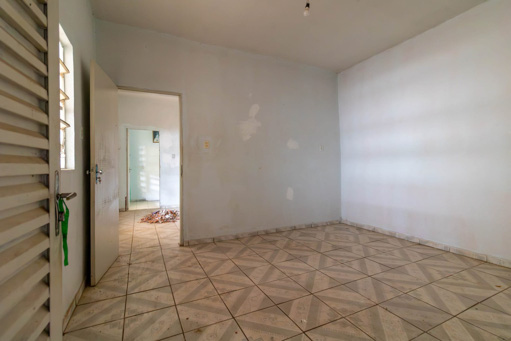 Casa 3 quartos Jardim Balneário Meia Ponte com loja frontal - Foto