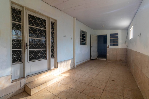 Casa 3 quartos Jardim Balneário Meia Ponte com loja frontal - Foto