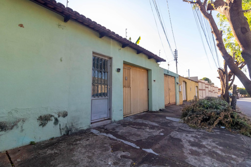 Casa 3 quartos Jardim Balneário Meia Ponte com loja frontal - Foto