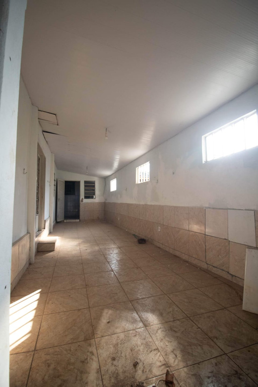 Casa 3 quartos Jardim Balneário Meia Ponte com loja frontal - Foto