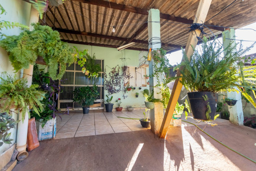 Casa 3 quartos Jardim Balneário Meia Ponte com loja frontal - Foto